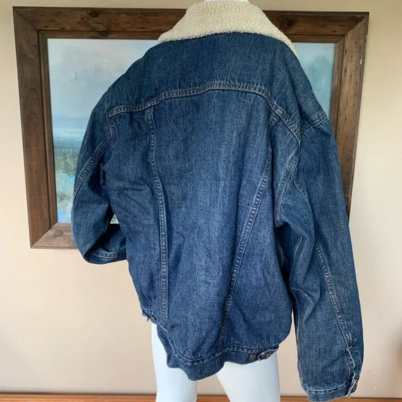 Levi's Sherpa Lined Jean Jacket || Vintage Fit Sherpa Trucker Denim Jacket, XL - Picture 4 of 6
